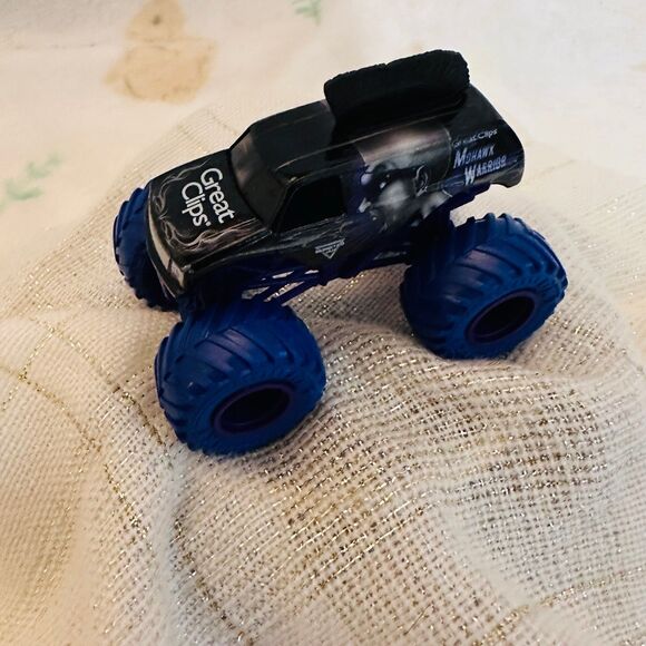 Monster Jam Mohawk Warrior 1:64
Scale Die-Cast Monster Truck -Great Clips - Picture 2 of 7